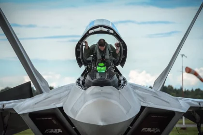 حقوق خلبان جنگنده در کشورهای مختلف_آفتاب شرق 2 خلبان جنگنده