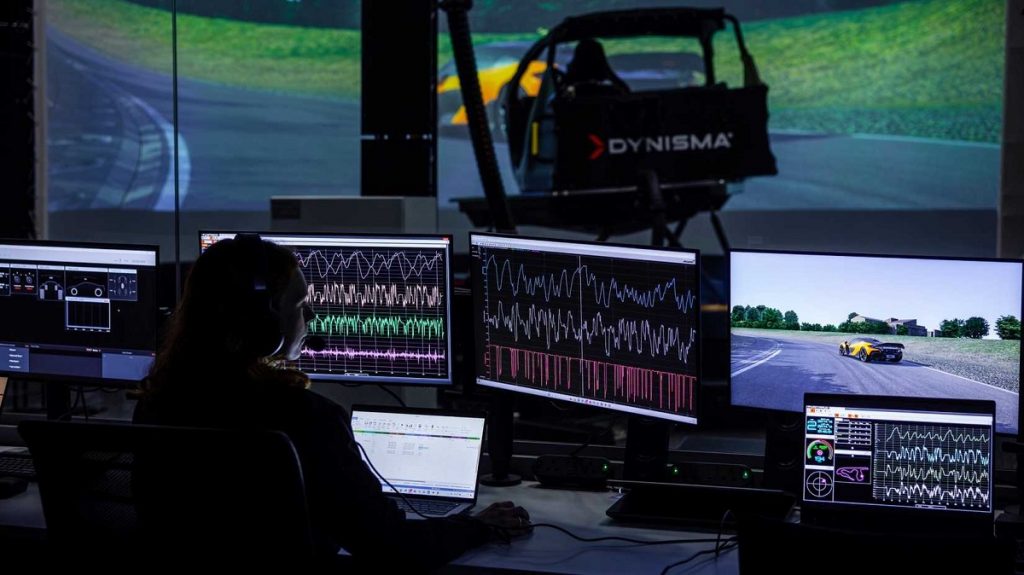 استودیو و پروژکتور