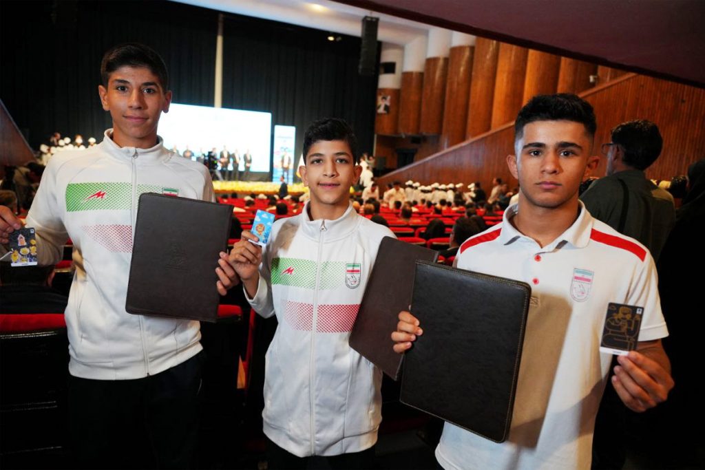 1760793994 140 بانک پاسارگاد از دانش‌آموزان مدال‌آور جهانی تشکر کرد آفتاب شرق