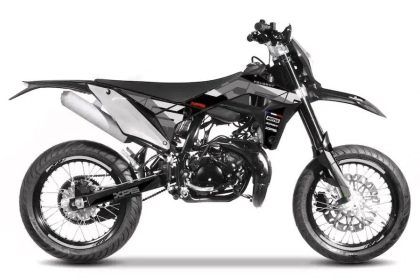 پژو با همکاری شرکو سه مدل از موتورسیکلت XP6 را اراعه خواهد کرد_آفتاب شرق 12 پژو XP6