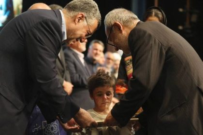 آثار سوختگی ناشی از جنگ بر تن «کیان قاسمیان»/خواسته خانواده از وزارت بهداشت چیست؟ فیلم_آفتاب شرق 16 آثار سوختگی ناشی از جنگ بر تن «کیان قاسمیان»/خواسته خانواده از وزارت بهداشت چیست؟ + فیلم