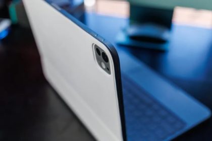 اراعه آیپد تاشو ۱۸ اینچی اپل انگارً تا سال ۲۰۲۹ عقب افتاد_آفتاب شرق 12 آیپد تاشو