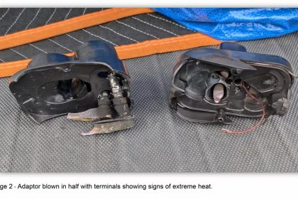 انفجار آداپتور شارژر لحظاتی بعد از اتصال به خودروی تسلا + ویدیو_آفتاب شرق 2 انفجار آداپتور شارژر لحظاتی پس از اتصال به خودروی تسلا + ویدیو