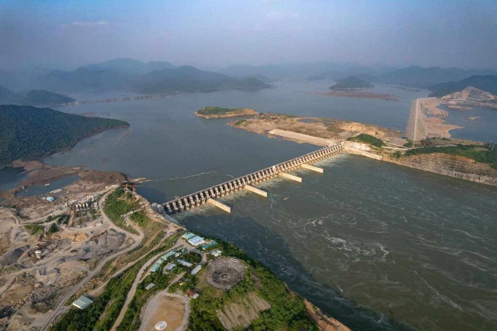 1763758459 793 برندگان جایزه عکاسی Nature inFocus سال ۲۰۲۵ اشکار شدند آفتاب شرق