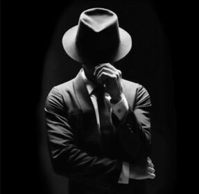 چطور با افراد دغل‌کار و حقه‌باز برخورد کنیم؟ + نحوه برخورد با افراد مرموز