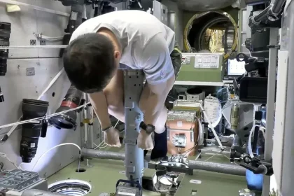 فضانوردان در بی‌وزنی چگونه جرم بدن خود را اندازه‌گیری می‌کنند؟ + ویدیو