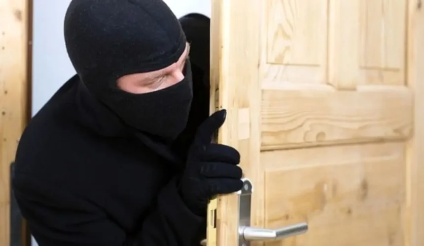 هشدار پلیس به مردم: خانه خود را تبدیل به بانک نکنید/ ویدئو