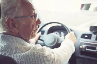 تغییر عادت‌های رانندگی؛ هشداری خاموش از آغاز آلزایمر