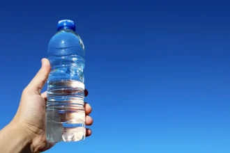 آب بطری‌های پلاستیکی
