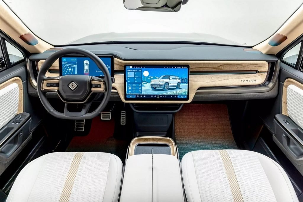 ریویان رانندگی خودران کامل را با پرداخت ماهی ۵۰ دلار اراعه میدهد_آفتاب شرق 9 رانندگی خودران کامل