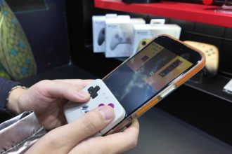 کنترلر Pocket 1 معرفی شد؛ تجربه نوستالژیک Game Boy روی موبایل