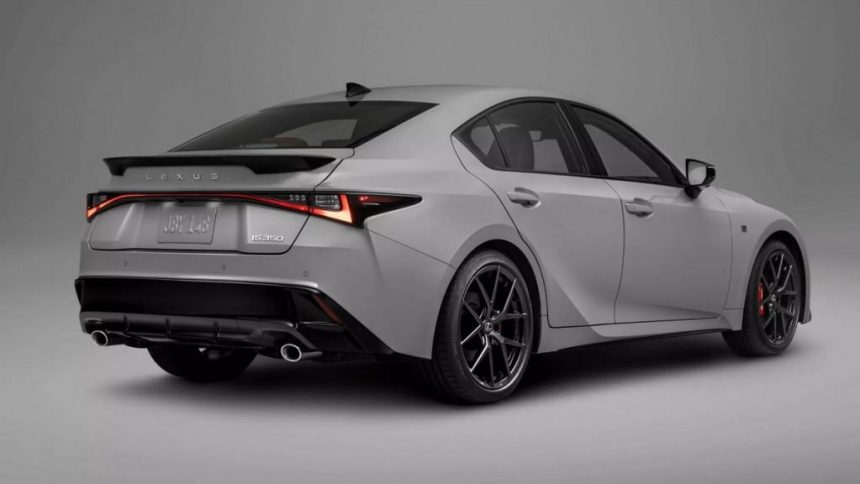 لکسوس IS