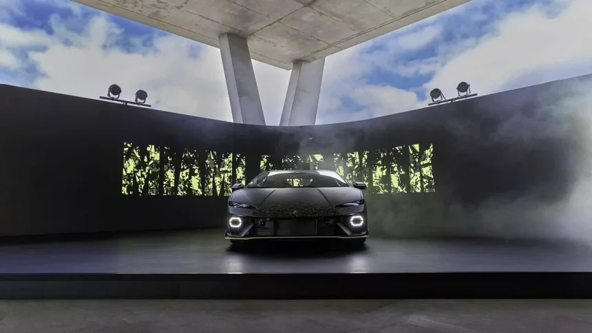 جادوی رنگ در لامبورگینی تمراریو؛ ۳۲۰ ساعت کار دست برای خلق یک شاهکار