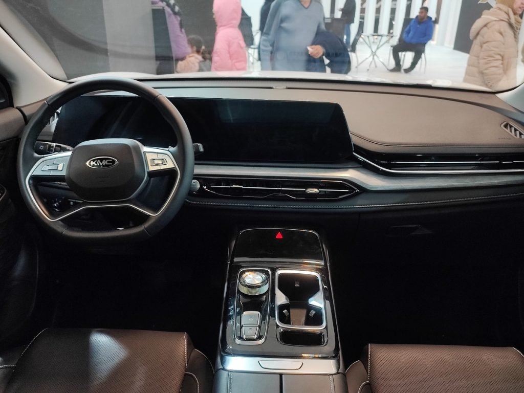 نگاهی به KMC SR6؛ بازدید کامل کی ام سی SR6_آفتاب شرق 13 کابین