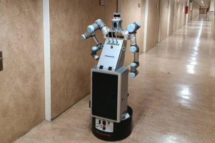 ربات خدمتکاری که با مشاهده رفتار انسان، نحوه انجام کارهای خانه را یاد می‌گیرد