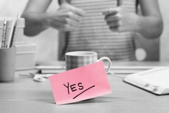 کاهش استرس با تکنیک‌های بداهه‌پردازی تئاتر