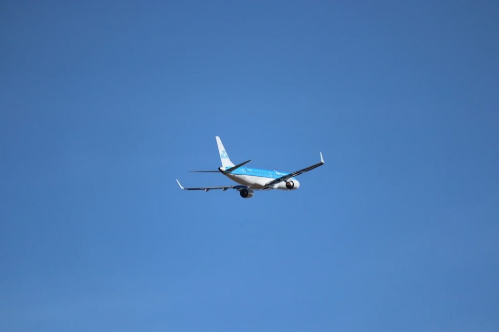 هواپیمای درحال پرواز