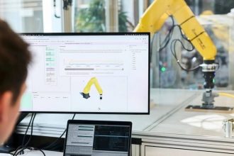 توسعه ربات صنعتی