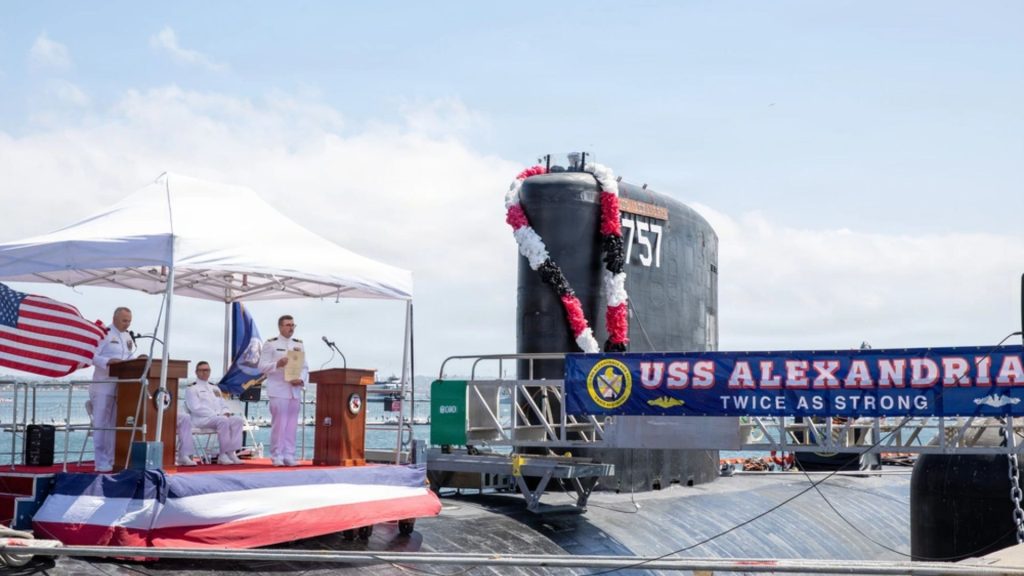 زیردریایی هسته‌ای USS Alexandria سپس از ۳۵ سال از سرویس