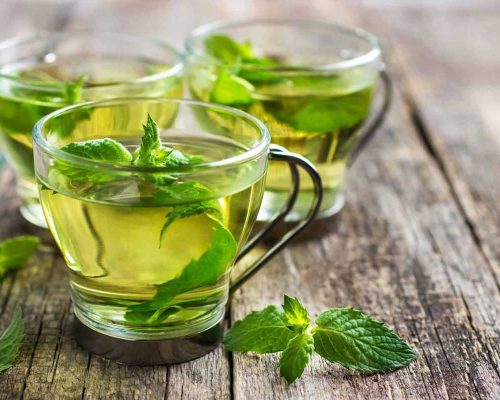 زمان مصرف عرق نعنا و بارهنگ دکتر خیراندیش: بهبود سیستم گوارش و تقویت بدن