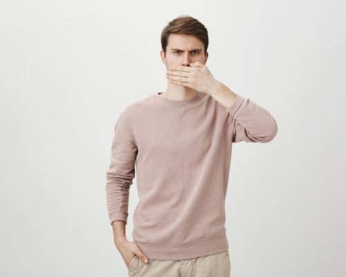 چگونه بفهمیم بوی بد دهان از معده است؟