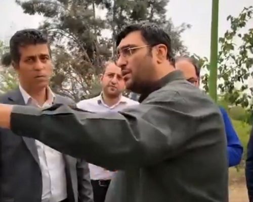ویدئوی عجیبی که از شهردار منطقه ۱۵ تهران منتشر شد: سروش! چهارتا صندلی اضافه شود! ۴ تا آلاچیق هم اینجا بزنید/ پیمانکار دستشویی را هم جریمه کن