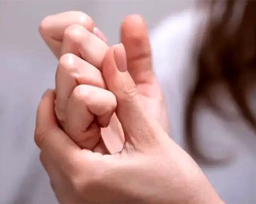 آیا شکستن قولنج منجر به آرتروز می‌شود؟/ بررسی علمی خطرات و باورهای رایج