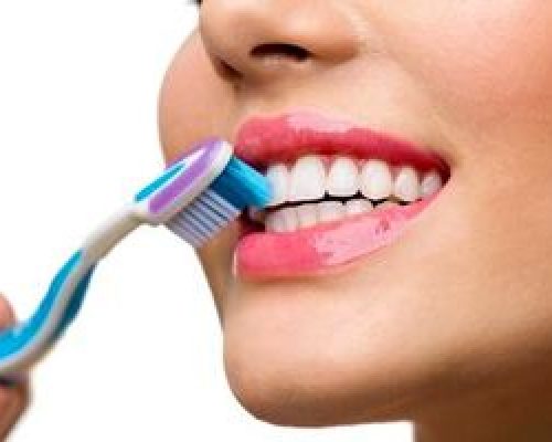 یک توصیه مهم و کمتر گفته شده درباره زمان مسواک زدن