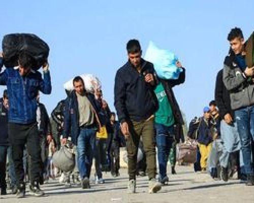 تاکنون ۸۲۰ هزار مهاجر افغانستانی از مرز دوغارون خارج شده‌اند
