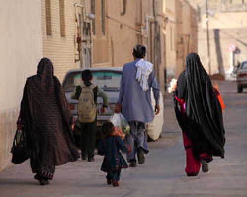 کودک ایرانی که به اشتباه اخراج شده بود به خانواده تحویل داده شده