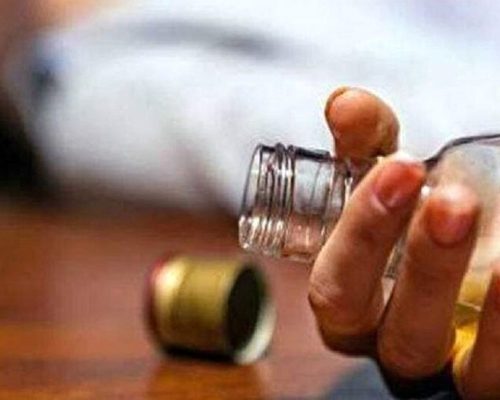 معاون وزارت بهداشت: سرانه مصرف الکل در ایران بالاست