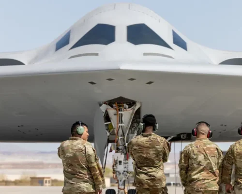 نخستین پرواز دومین بمب‌افکن B-21 Raider