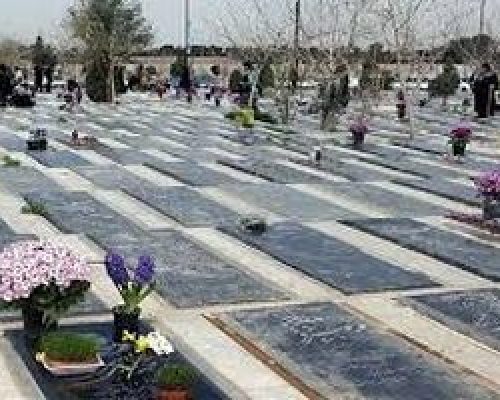 بدحجابی به سنگ قبرها هم سرایت کرده است