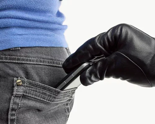 درخواست پارلمان بریتانیا از غول‌های فناوری برای مقابله با سرقت گوشی