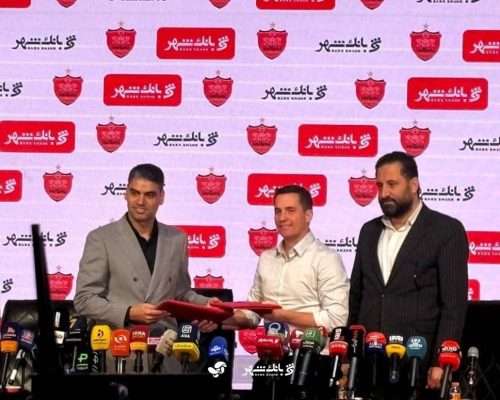 لحظه امضای قرارداد اوسمار ویرا با پرسپولیس در مراسم معارفه