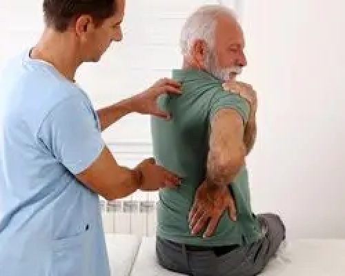 ایستادن طولانی و نشستن نادرست از علل بروز آرتروز و دیسک کمر