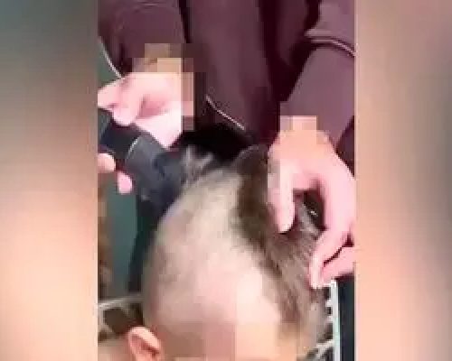 ویدئویی که فرانسه را شوکه کرد؛ کودک ۸ ساله در پاریس قربانی «تنبیه تحقیرآمیز»