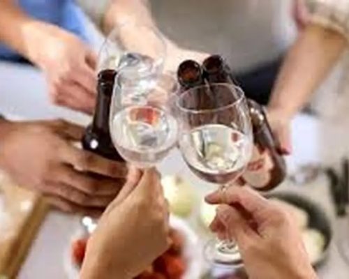 سرو آزادانه مشروب در کافه های پایتخت/ ویدئو