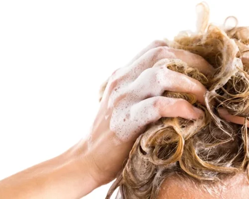 چگونه از چرب شدن پوست سر جلوگیری کنیم؟