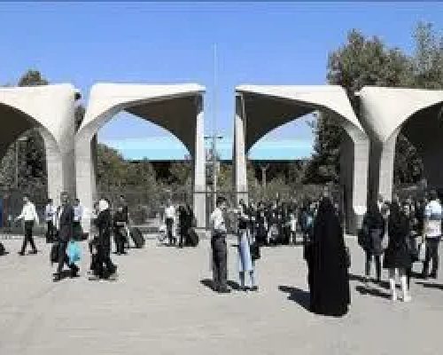 ۳ دانشجوی اهانت کننده به پرچم ایران در دانشگاه تهران تعلیق شدند