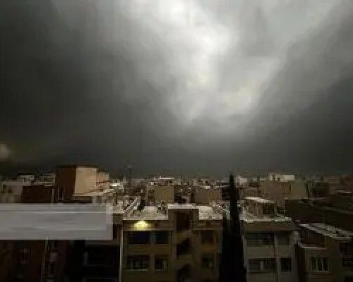 دوده مخازن نفتی از آسمان تهران در حال تخلیه است