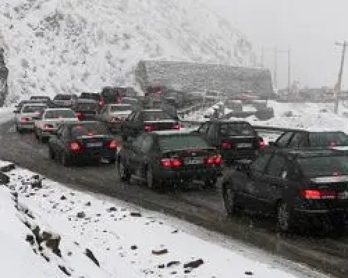 ترافیک سنگین در جاده های برفی کندوان و هراز
