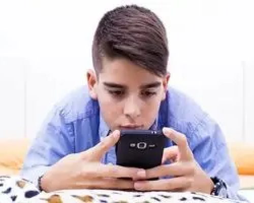 از هر ۶ نوجوان، یک نفر قربانی آزارهای جنسی آنلاین است!