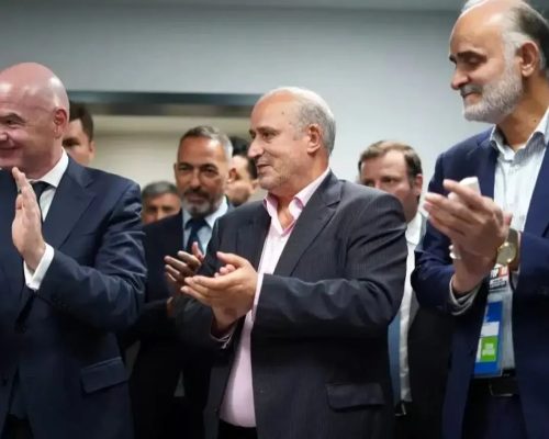 تماس اینفانتینو با تاج در رختکن ایران