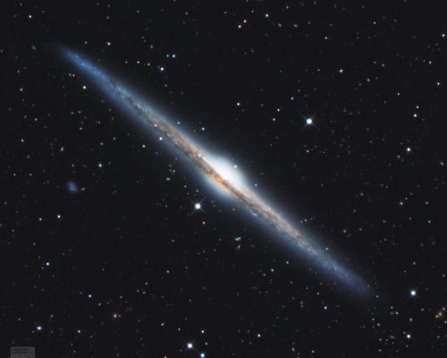 NGC 4565، کهکشانی در لبه