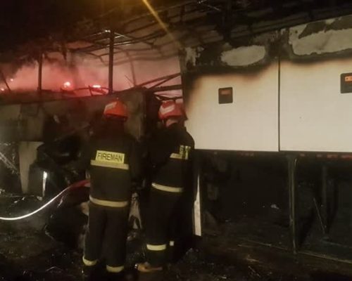 آتش سوزی در انبار موادغذایی خیابان دماوند بدون مصدوم
