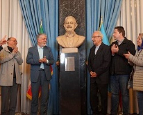 سردیس حسن ریاحی موسیقی‌دان رونمایی شد