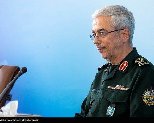 تبریک سرلشکر باقری به جامعه پزشکان و داروسازان