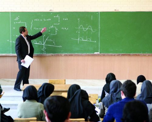 جذب چراغ خاموش هیات علمی دانشگاه‌ها در آخرین روزهای دولت؟/ خالص‌سازی استادان در دولت سیزدهم/ تاریخ دانشگاه این روزها را ندیده بود