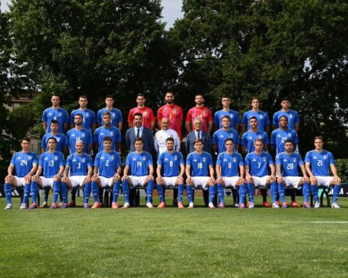 مدافع قهرمانی با کت و شلوار راهی آلمان شد (عکس)‌